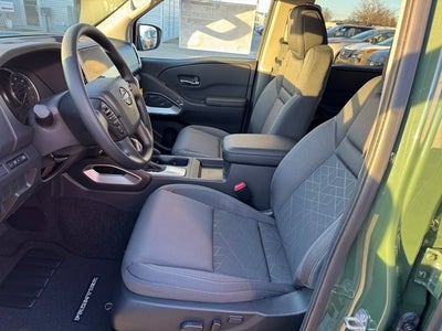 2025 Nissan Frontier Crew Cab SV