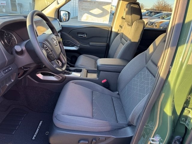 2025 Nissan Frontier Crew Cab SV