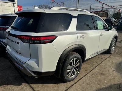 2025 Nissan Pathfinder SL