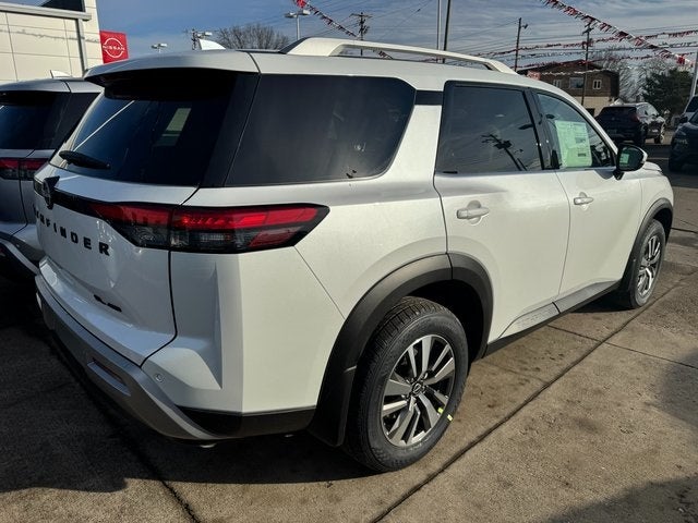 2025 Nissan Pathfinder SL