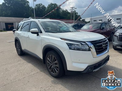 2022 Nissan Pathfinder SL