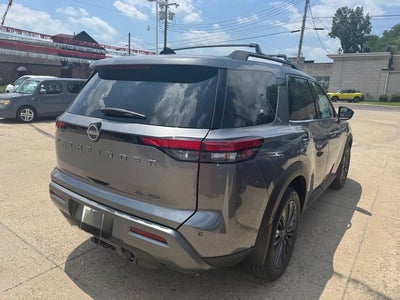 2026 Nissan Pathfinder SL