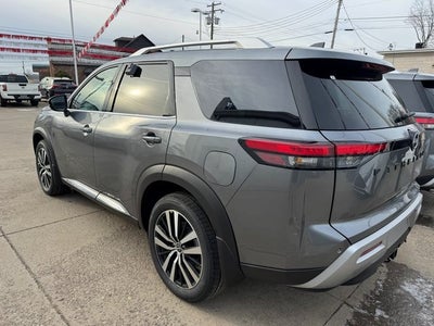2025 Nissan Pathfinder Platinum