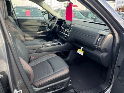 2025 Nissan Pathfinder Platinum